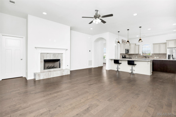 9290 CRESCENT LODGE Circle