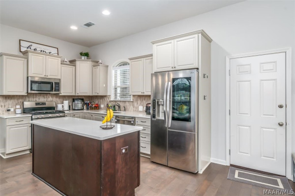 9290 CRESCENT LODGE Circle
