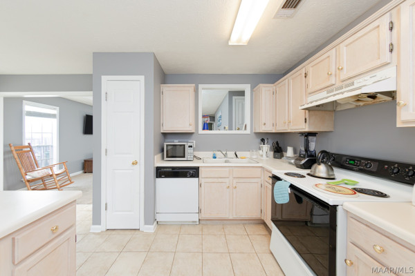 5905 FREESTONE Place