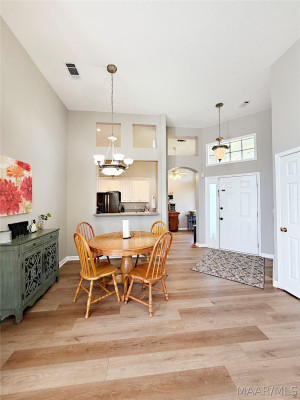 2655 Queens Hollow Court