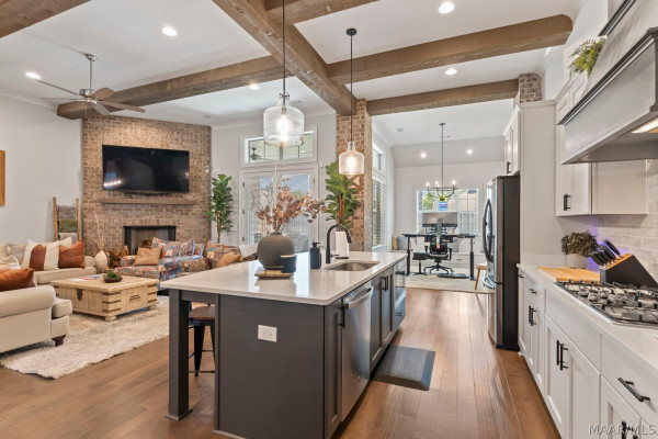 9210 Crescent Lodge Drive