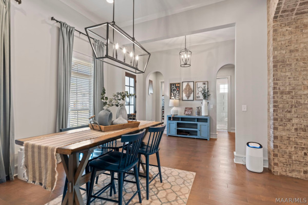 9210 Crescent Lodge Drive