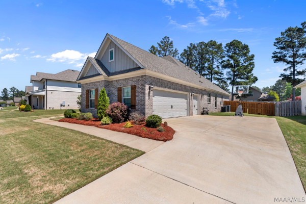 9210 Crescent Lodge Drive