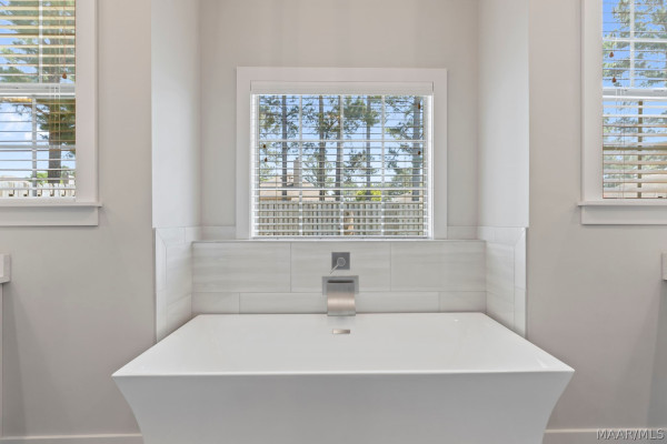 9210 Crescent Lodge Drive