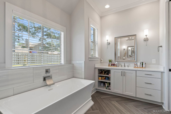 9210 Crescent Lodge Drive