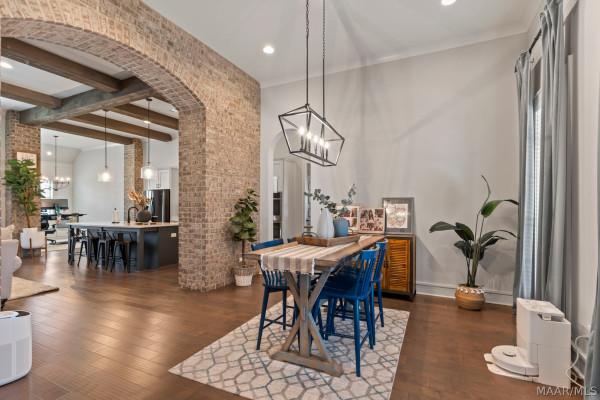 9210 Crescent Lodge Drive