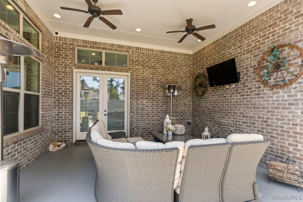 9210 Crescent Lodge Drive