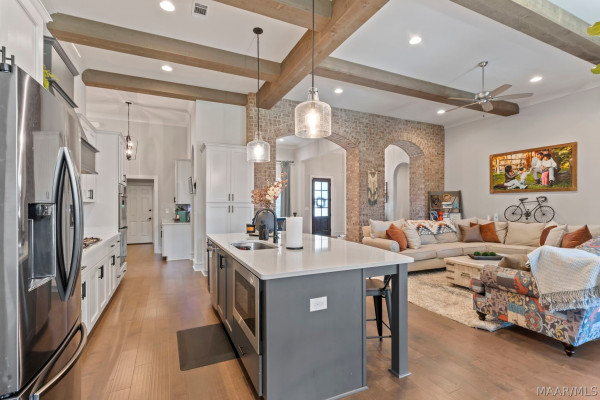 9210 Crescent Lodge Drive