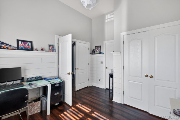 9206 Whispine Court