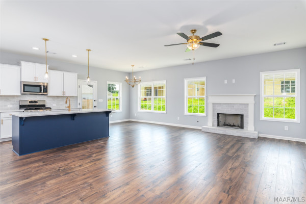 372 Crestwood Circle
