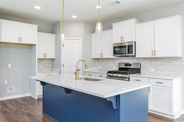 372 Crestwood Circle