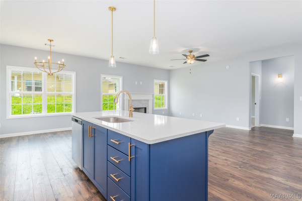 372 Crestwood Circle