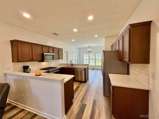 606 Vintage Way