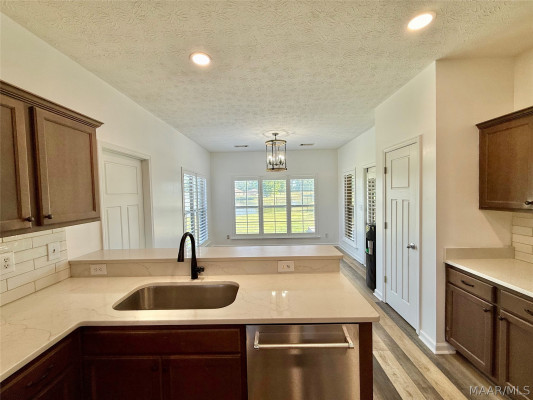 606 Vintage Way