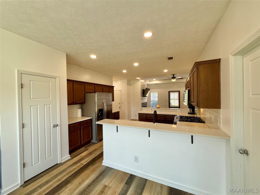 606 Vintage Way