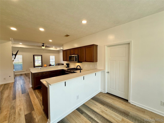 606 Vintage Way