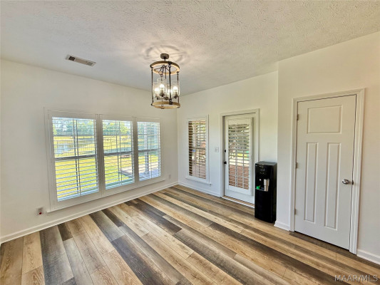606 Vintage Way