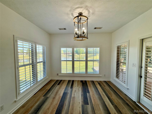 606 Vintage Way