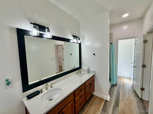 606 Vintage Way