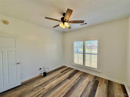 606 Vintage Way