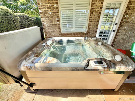 606 Vintage Way
