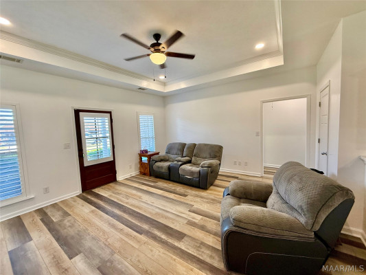 606 Vintage Way