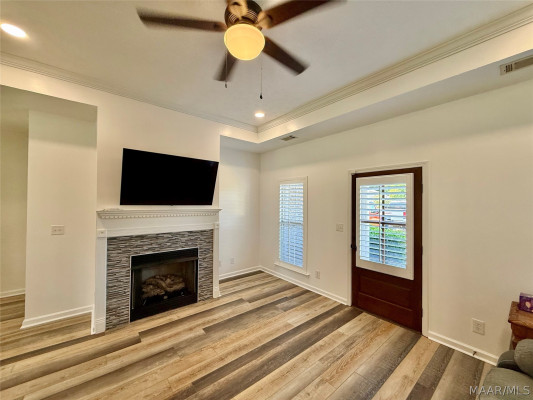 606 Vintage Way