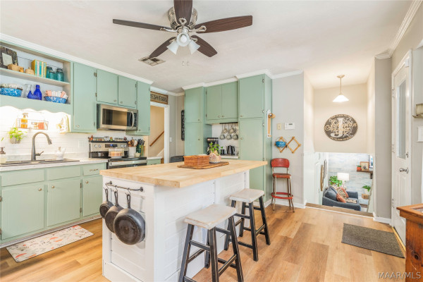 932 WHITEHALL Parkway
