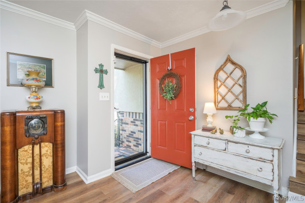 932 WHITEHALL Parkway