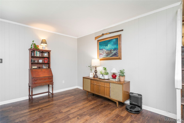932 WHITEHALL Parkway