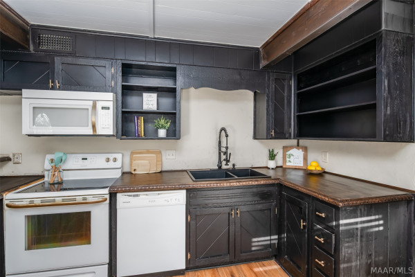 1854 LONGMEADOW Drive