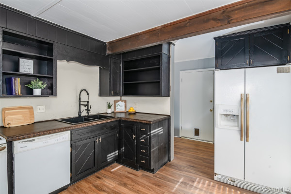 1854 LONGMEADOW Drive