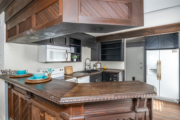 1854 LONGMEADOW Drive