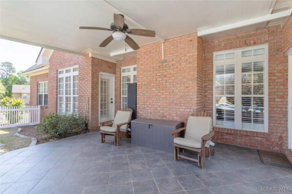 140 E POPLAR Street