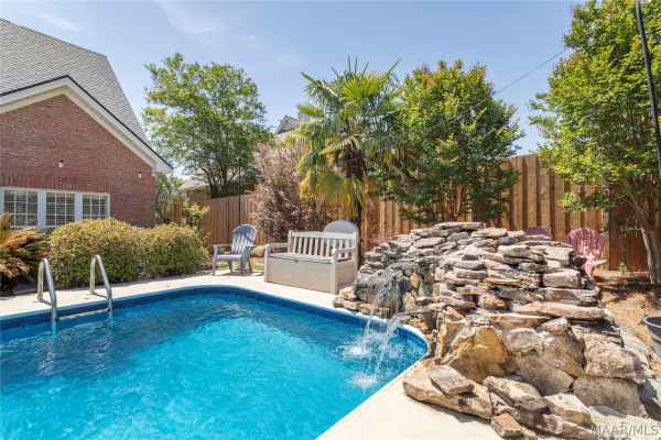 140 E POPLAR Street