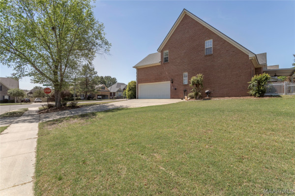 140 E POPLAR Street