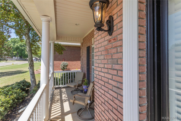 140 E POPLAR Street