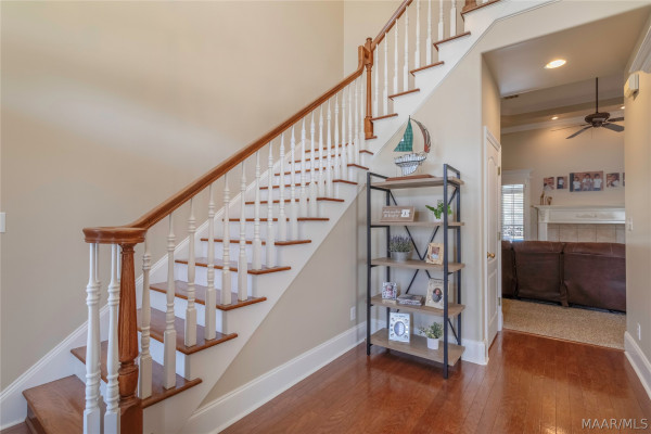 140 E POPLAR Street