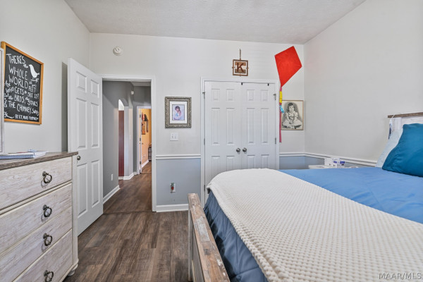 1086 POPLAR Street