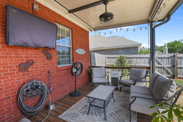 1086 POPLAR Street