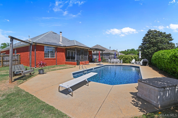 1086 POPLAR Street