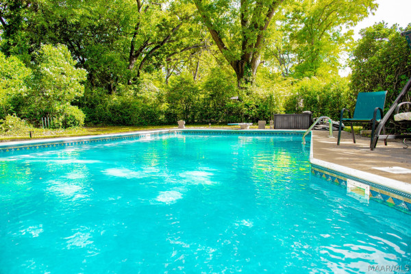 2731 Sweetbriar Road