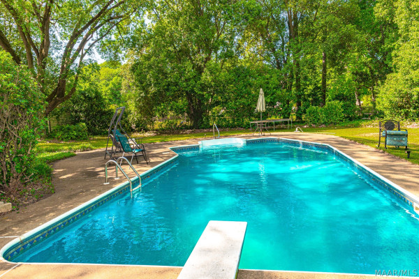 2731 Sweetbriar Road