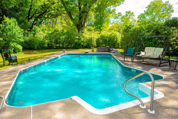 2731 Sweetbriar Road