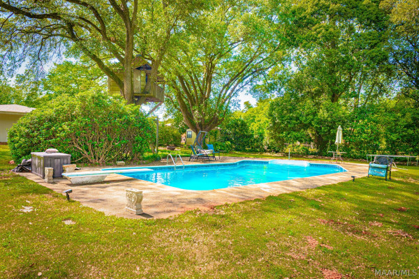 2731 Sweetbriar Road