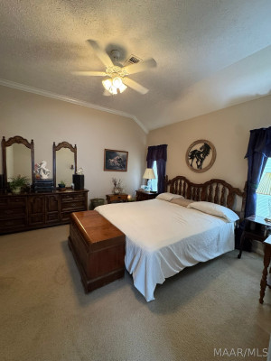 86 STERLING Drive