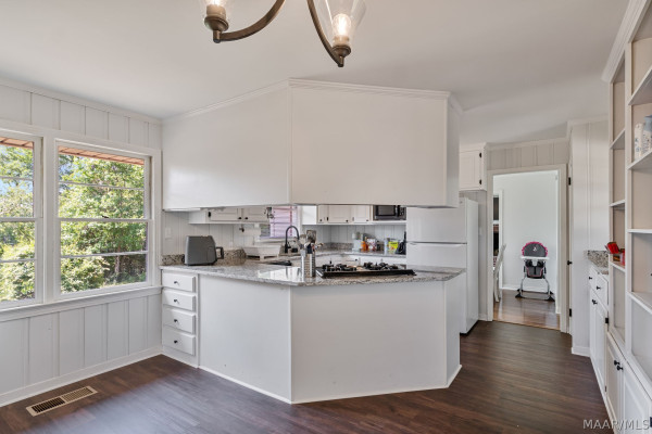 5220 Pineview Road