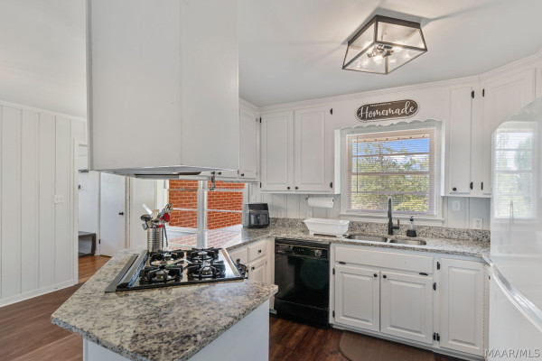 5220 Pineview Road