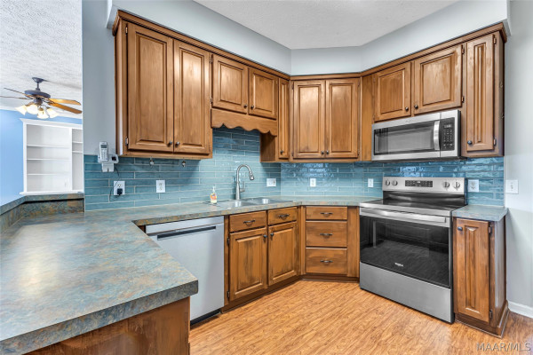 398 MEADOWVIEW Drive