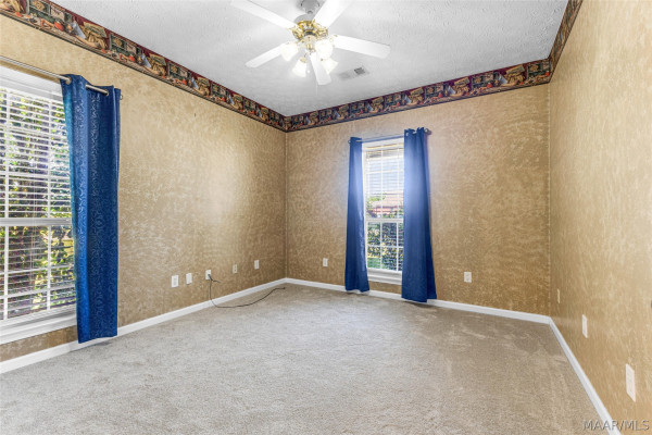 398 MEADOWVIEW Drive